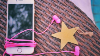 音楽を聴くためのスマホとイヤフォン